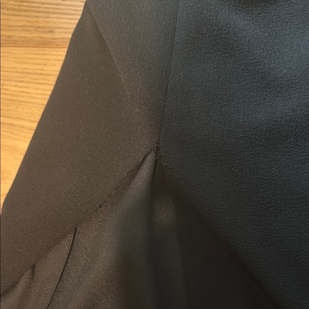Elegant Black Evening Gown - Picture 7 of 8